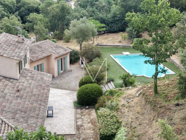 Villa Construite En 2010 D'env 200M2 Avec Un Double Garage E. 200m² Le Plan de la Tour