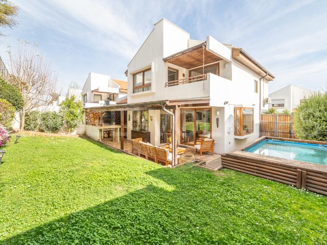 EN CONDOMINIO, BONITA Y ACOGEDORA