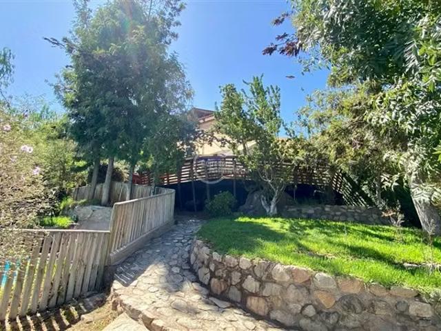 En condominio casa desniveles 4D+3B +Cabaña 70 m2, piscina | 4 dormitorios por 12900.00 en Curacaví