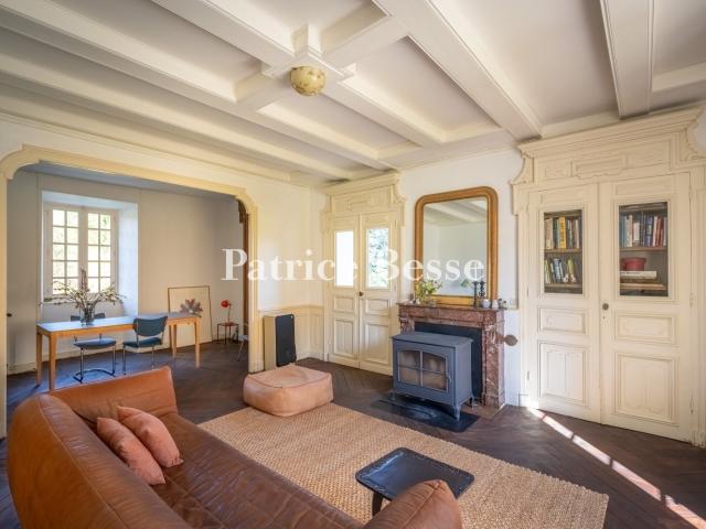 Proche de Pompadour, un manoir du 17e s. En coeur piéton de. 290m² Arnac Pompadour