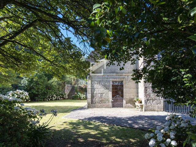 En el valle de la colina de Louredo Mos, encontramos esta im. 829m² Mos