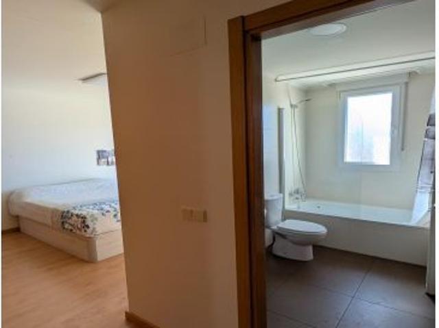 En el barrio de Concud piso muy luminoso con dos dormitorios y dos baños