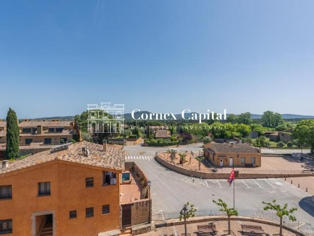 En el bonito y exclusivo pueblo de Torrent encontramos esta. 199m² Torrent d'Emporda