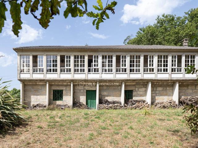 En el corazón de Redondela, España, se encuentra una encanta. 652m² Santiago