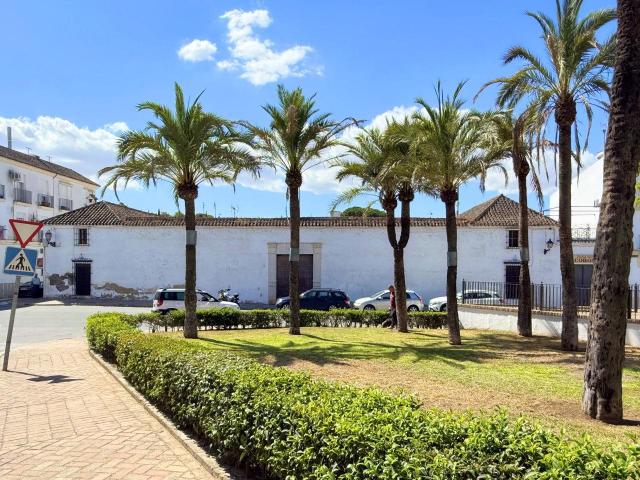 Antiguo molino aceitero del siglo XVIII con gran patio y jar. 914m² Arcos de la Frontera