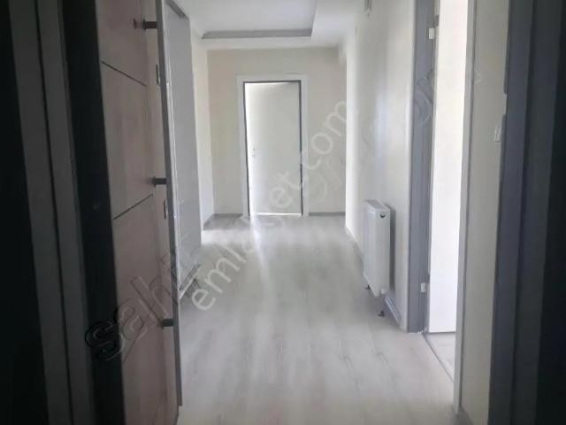 Şen Emlaktan Şehitlikte Kiralık 4+1 Daire