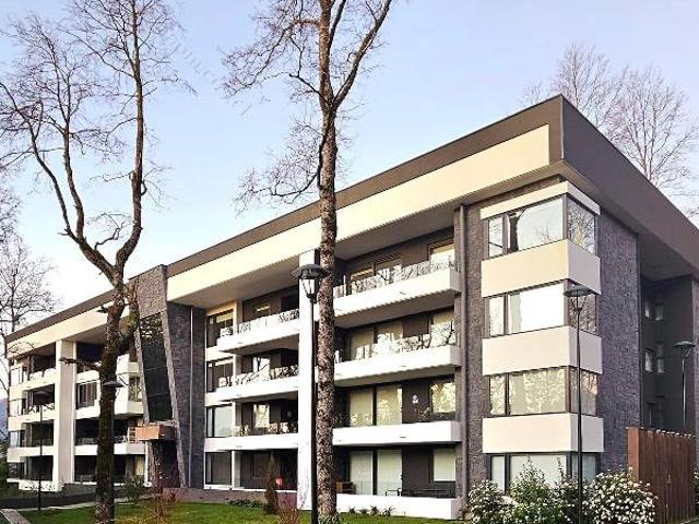 En exclusivo condominio arriendo departamento
