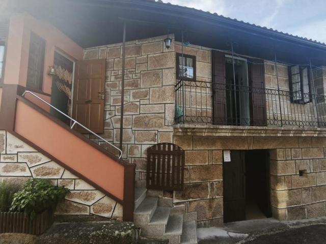 EN EXCLUSIVA CASA RUSTICA HABITABLE CON POZO Y TERRENOS PROXIMOS