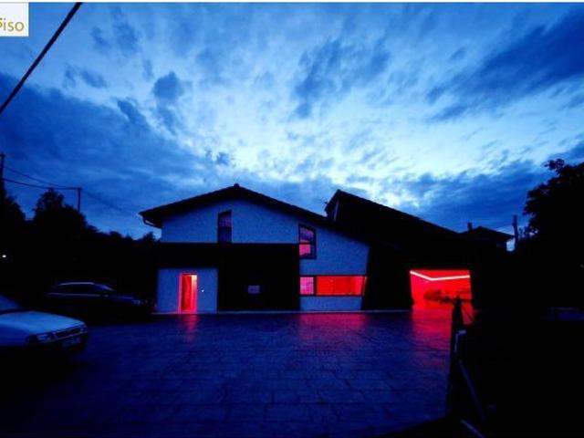 EN EXCLUSIVA CHALET DE LUJO Y DE CAPRICHO POBES 4 hab. 3baños Jacuzzi Garaje para 8 vehículos
