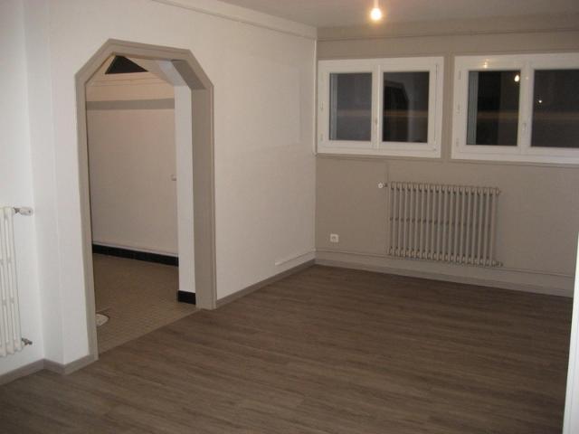 EN EXCLUSIVITE 2 appartements vendus loués avec 2 places parking Centre ville de Guéret, Excellente rentabilité 71 000