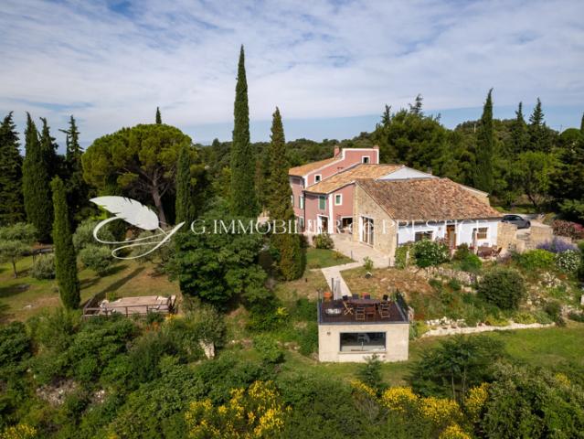 En exclusivité, une bastide familiale avec gîtes et vue impr