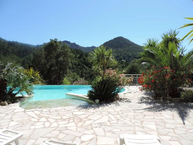 En Exclusivite! Vaste Propriete Dans Un Ecrin De Verdure! 216m² Mandelieu la Napoule