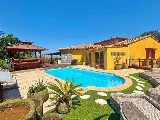 En EXCLUSIVITE Villa de 185m² avec panorama exceptionnel et un calme absolu sur la plaine des Maures