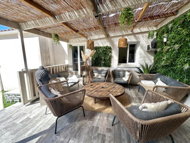 EN EXCLUSIVITÉ VILLA DE CHARME DE 164 m2 AVEC PISCINE