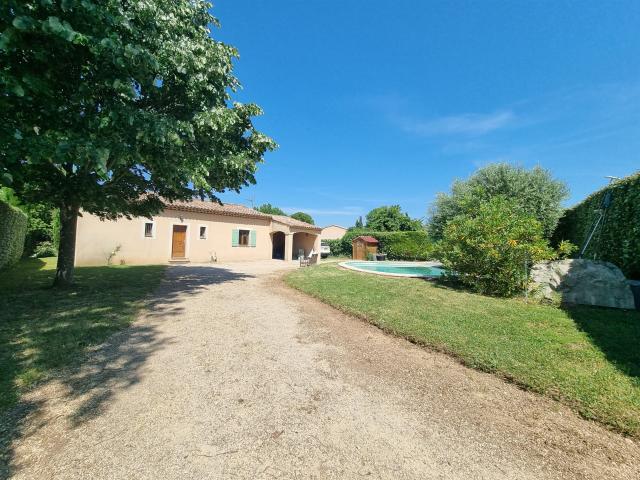En Exclusivité, à Regusse, Villa de plain pied avec piscine 80m² Régusse