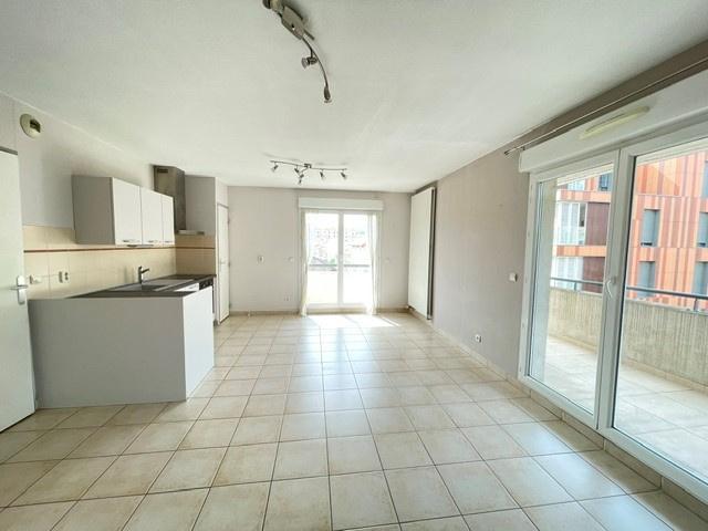 EN EXCLUSIVITÉ ALES CENTRE VILLE APPARTEMENT T2 47.25m2 TERRASSE GARAGE 18.82m2