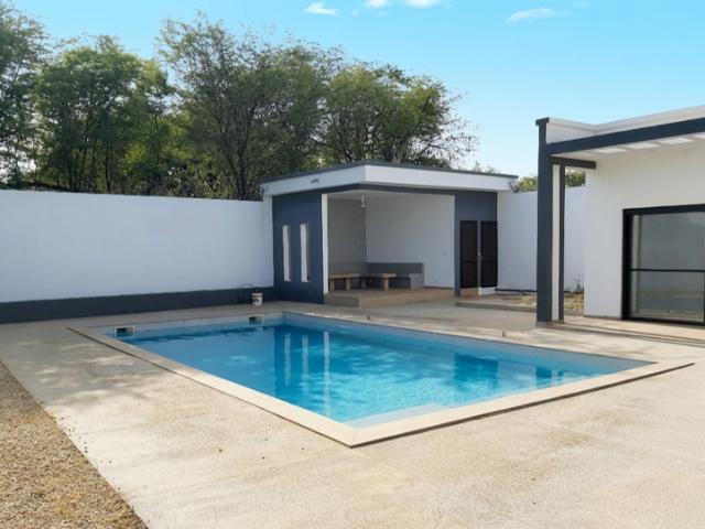 EN EXCLUSIVITE CHEZ SELECTION SENEGAL MAISON CONTEMPORAINE AVEC PISCINE SUR 683m2 DE TERRAIN SITUEE DANS UNE PETITE RESIDENCE PRIVE PROCHE DE LA MER ET DES COMMERCES