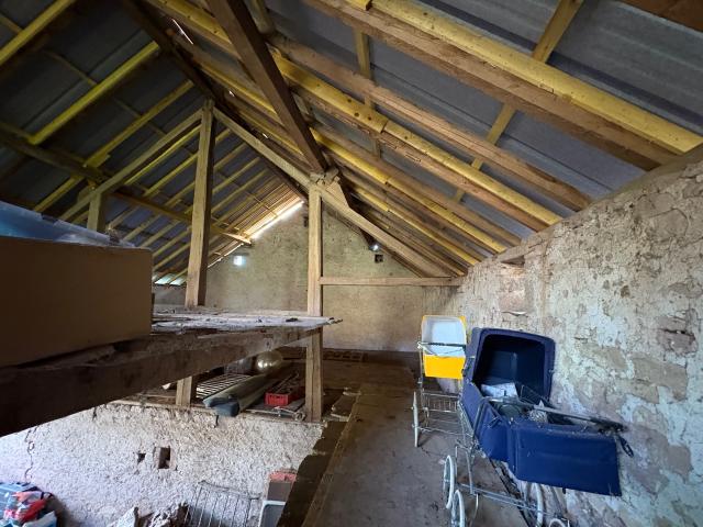 EN EXCLUSIVITE: ENSEMBLE IMMOBILIER UNIQUE: 3 BÂTIS & 5 200 m2 DE TERRAIN