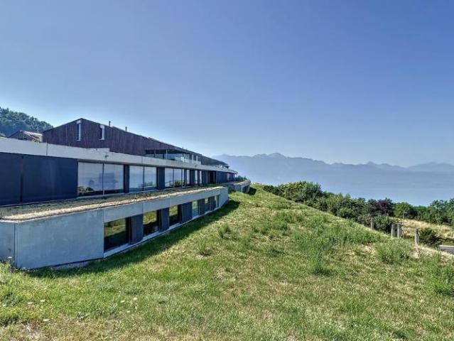 EN EXCLUSIVITÉ I Villa contemporaine en duplex avec vue sur le lac