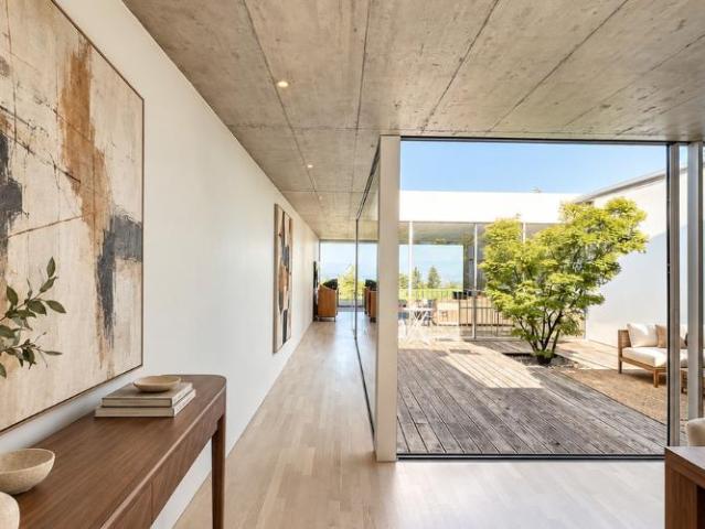 EN EXCLUSIVITÉ I Villa contemporaine en duplex avec vue sur le lac