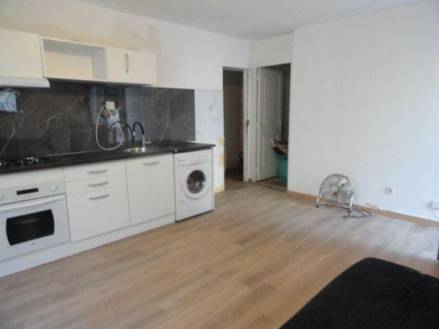EN EXCLUSIVITE IMMEUBLE se composant de deux logements. En. 78m² Saint Gilles