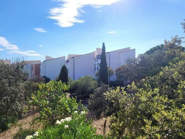 En Exclusivité Le Cap d'Agde 34300 Centre Port au 1er et dernier étage d'une Résidence sécurisée Appartement 2 pièces Mezzanine avec solarium et parking couvert