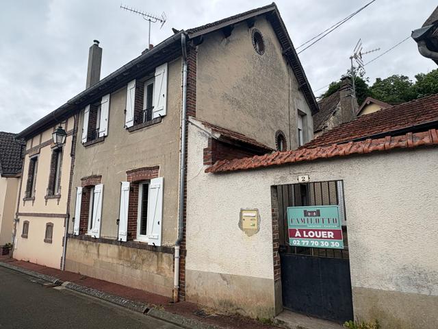 EN EXCLUSIVITÉ Maison de ville atypique avec cour