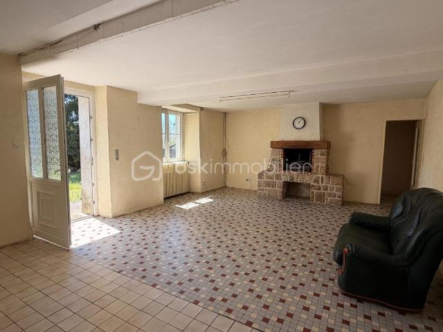 En Exclusivité, Maison en pierre de plain pied à rénover 4 chambres