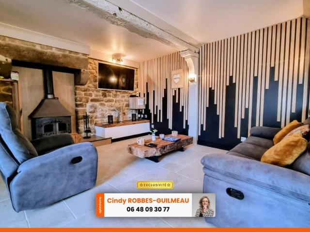 Maison en pierre exposée plein SUD avec piscine chauffée à vendre à TINCHEBRAY BOCAGE
