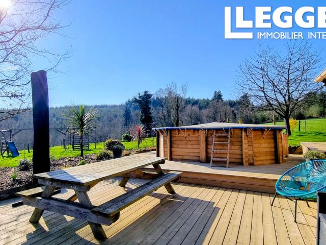 EN EXCLUSIVITE Maison en pierre exposée plein SUD avec piscine chauffée à vendre à TINCHEBRAY BOCAGE