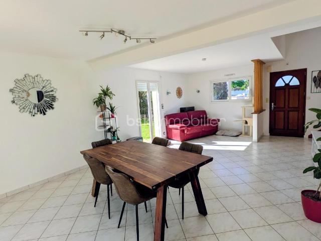 EN EXCLUSIVITÉ – Maison rare sur le marché – 4 chambres – Saint Germain du Pinel – Sans vis à vis