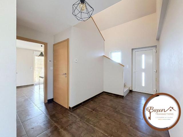 EN EXCLUSIVITÉ POUR VOUS – MAISON CONTEMPORAINE DANS UN ENVIRONNEMENT VERDOYANT 5 PIÈCES 131 M²