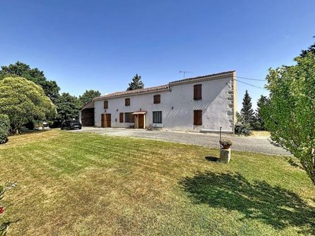 EN EXCLUSIVITÉ – PROPRIÉTÉ DE CARACTÈRE AVEC GÎTE, PISCINE ET DÉPENDANCES