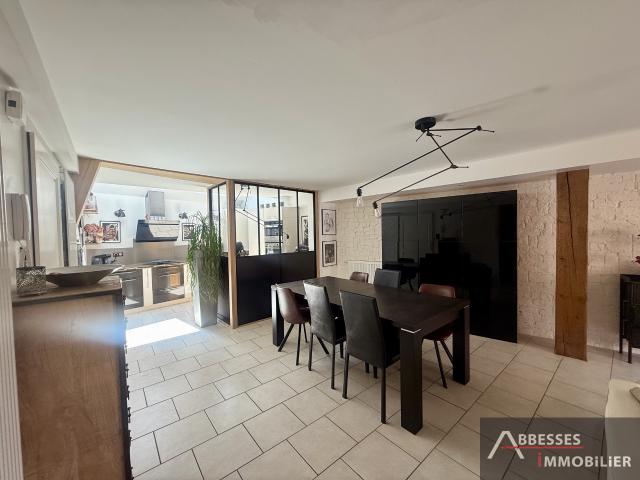 EN EXCLUSIVITÉ REMIREMONT: Appartement F4 en duplex avec terrasse, cave, stationnement privatif