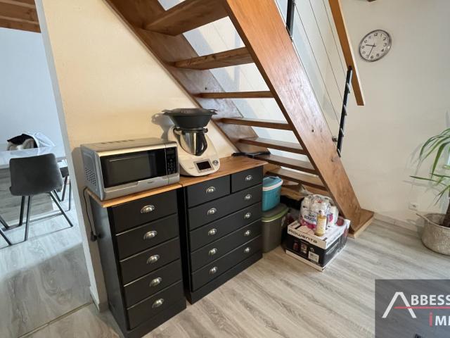 EN EXCLUSIVITE REMIREMONT Centre: Appartement F3 en duplex situé au 1er étage