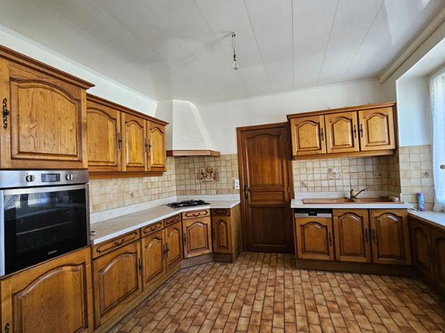 En exclusivité sur la commune d'Arcis le Ponsart, Charmante maison avec grand jardin et garage