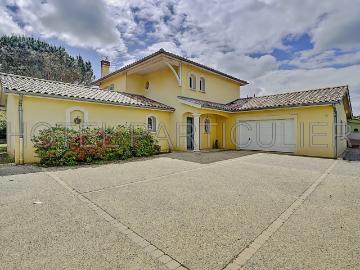 Sathonay Village centre, maison de 184m2 sur 1000m2, au calme, piscine
