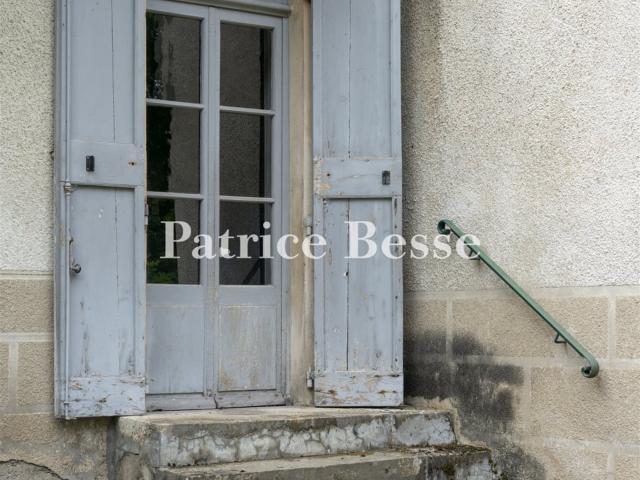 En Isère, aux portes de la Vallée Bleue et du Parc naturel d. 342m² Montalieu Vercieu
