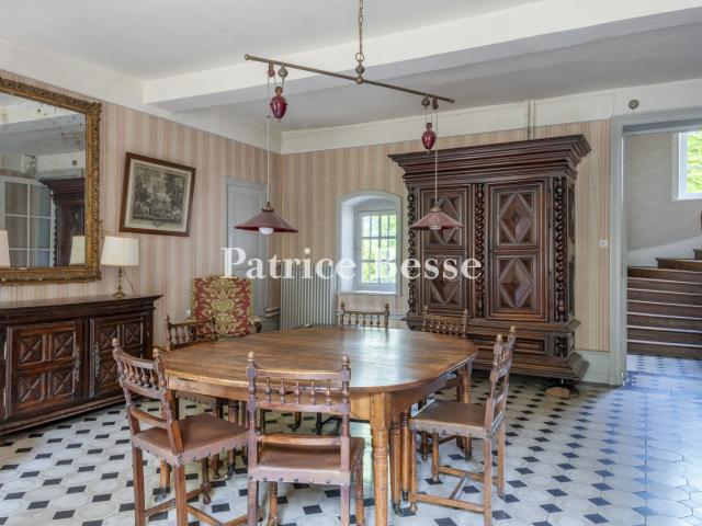 En Isère, aux portes de la Vallée Bleue et du Parc naturel d. 342m² Montalieu Vercieu