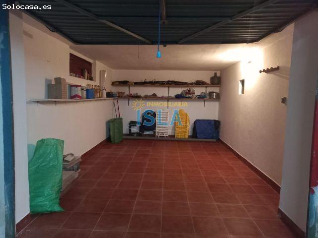En ISLA, Amplio Piso junto a la Playa de El Sable – con gran garaje cerrado de 18 m²