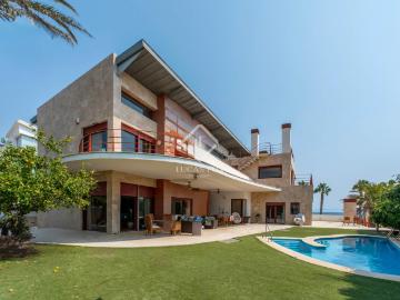 En la zona más privilegiada de Cabo de las Huertas, se encue. 1303m² Alicante