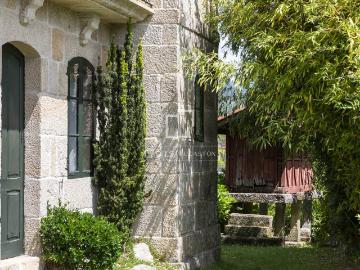 En la zona de Mondariz, un pequeño pueblo del interior, a un. 717m² Mondariz