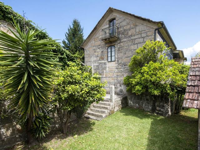 En la zona de Mondariz, un pequeño pueblo del interior, a un. 717m² Mondariz