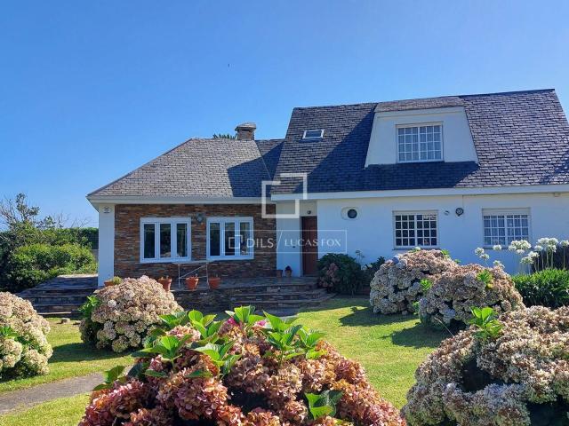 En la encantadora localidad costera de Foz, en la provincia. 358m² Foz