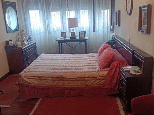 EN LA PLAZA SAN JUAN, BONITA VIVIENDA DE 3 DORMITORIOS. MUY BIEN SITUADA