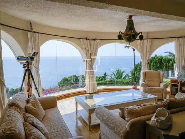 En la prestigiosa zona de Marina Greenwich Puerto Deportiv. 630m² Altea