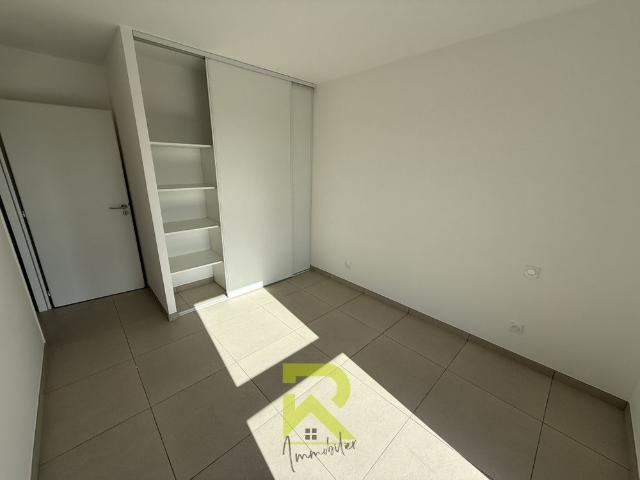 En location 1630 EUR par mois à Vias: maison de 83.89m2