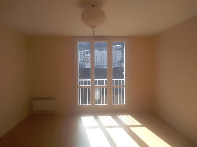 En location à Tulle: grand studio 40m2