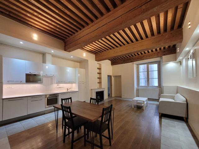En location Appartement 4 pièces 90 m