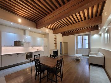 En location Appartement 4 pièces 90 m